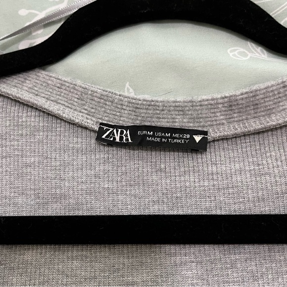 Zara Light Gray Pearl-Studded Cardigan Sweater Sz M - Picture 4 of 4